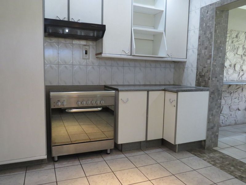 House For Sale in Arcon Park - Photo 5