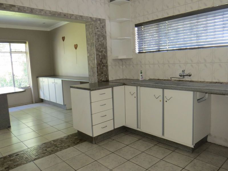 House For Sale in Arcon Park - Photo 6