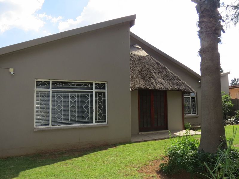 House For Sale in Arcon Park - Photo 2
