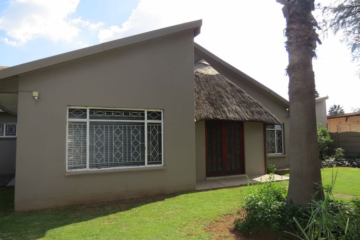 House For Sale in Arcon Park - Photo 2