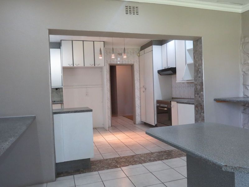 House For Sale in Arcon Park - Photo 3