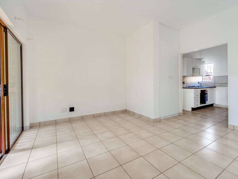 Townhouse For Sale in Wilgeheuwel - Photo 6