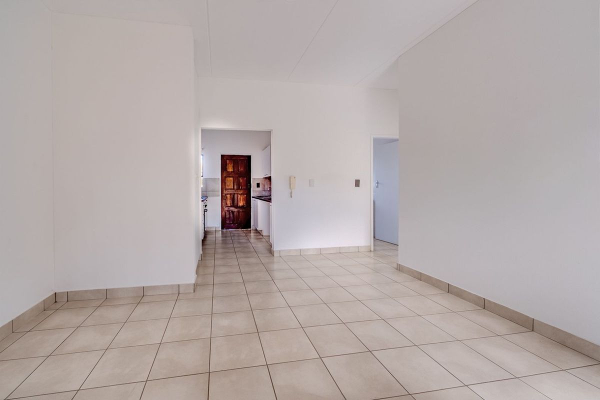 Townhouse For Sale in Wilgeheuwel - Photo 5