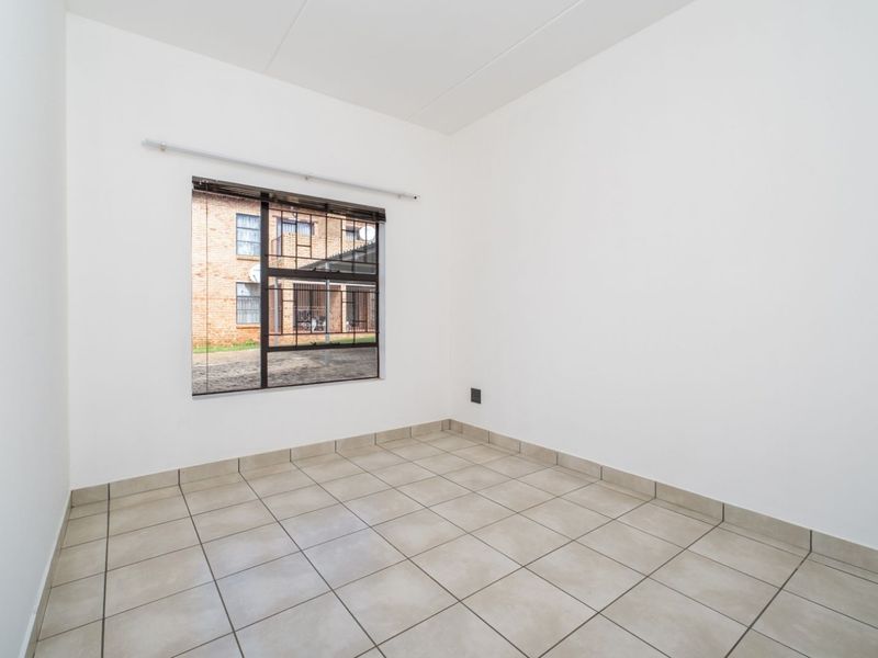 Townhouse For Sale in Wilgeheuwel - Photo 10