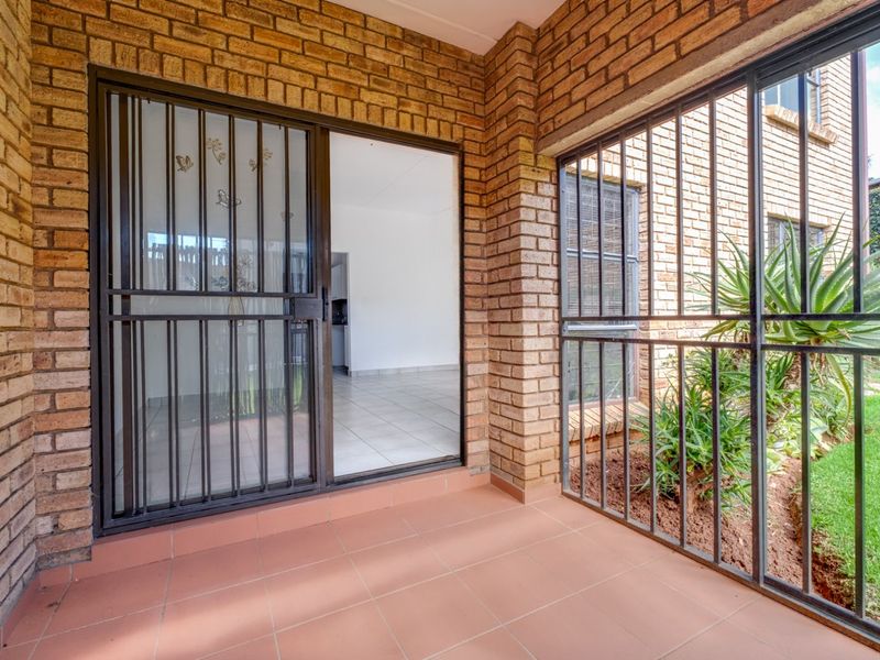 Townhouse For Sale in Wilgeheuwel - Photo 8