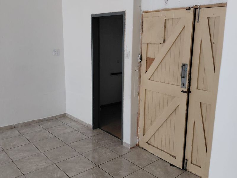 Retail To Rent in Arcadia - Photo 4