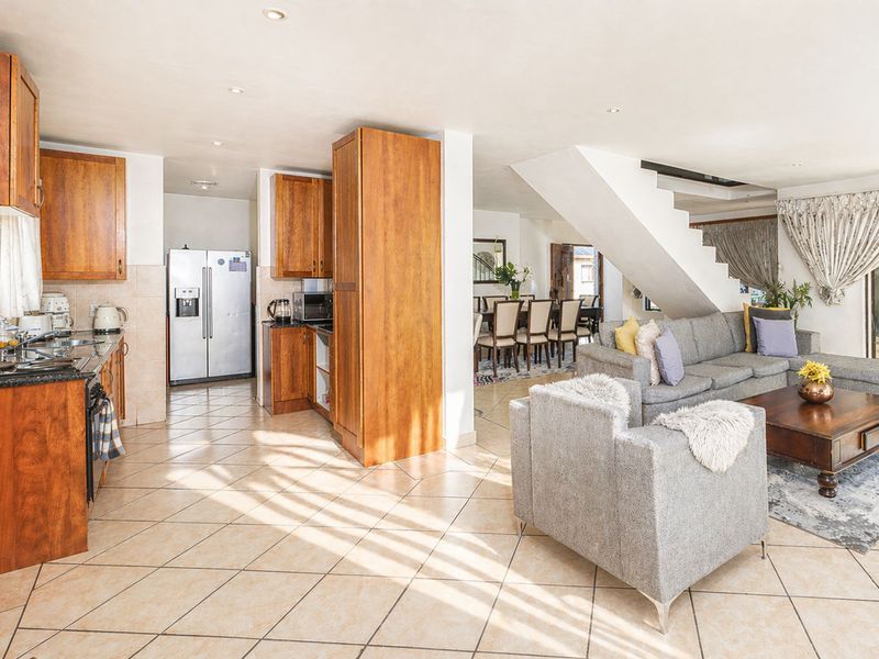 House For Sale in Country View - Photo 8