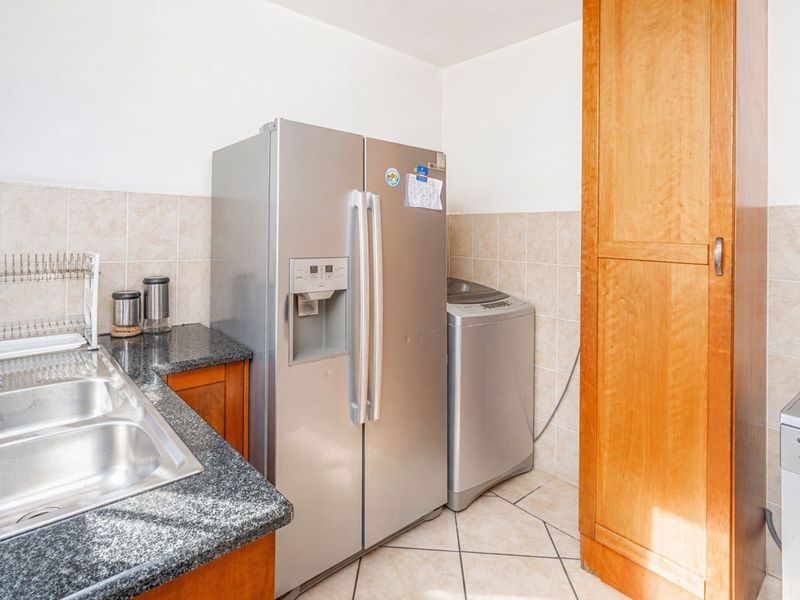 House For Sale in Country View - Photo 4