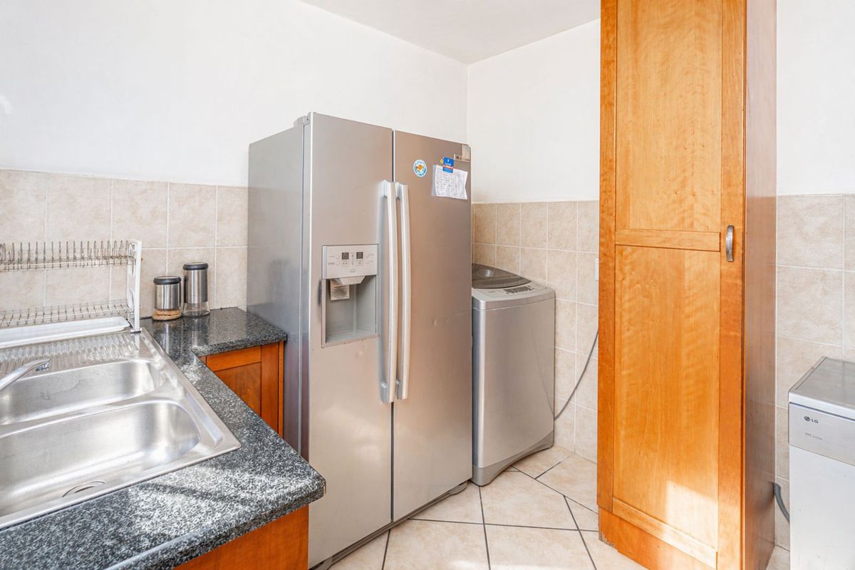 House For Sale in Country View - Photo 4