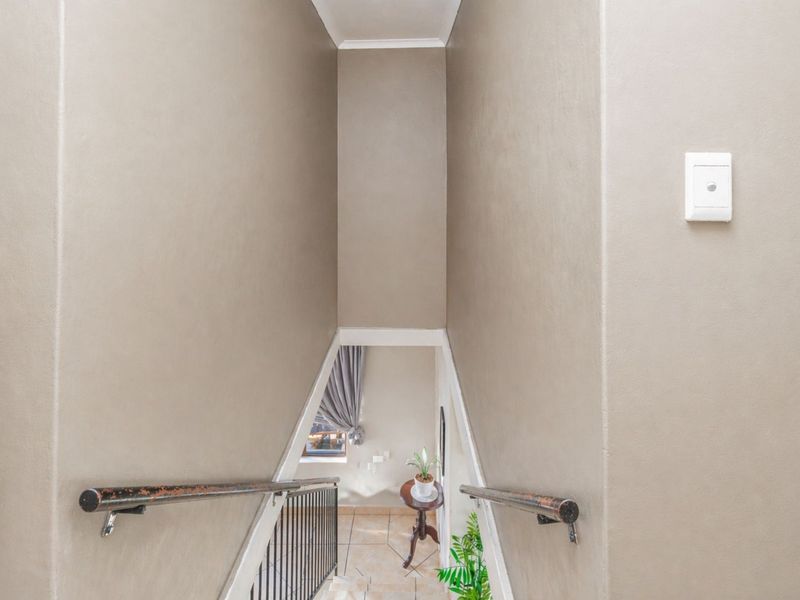 House For Sale in Country View - Photo 10