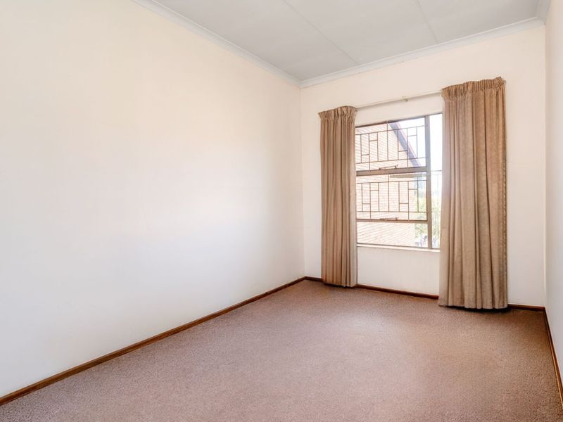 Townhouse For Sale in Wilgeheuwel - Photo 10