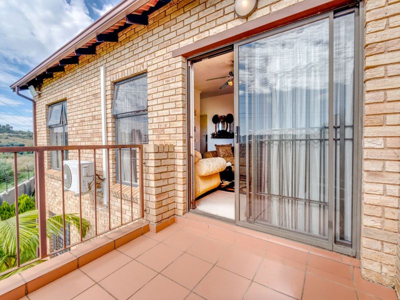 Townhouse For Sale in Wilgeheuwel - Photo 7
