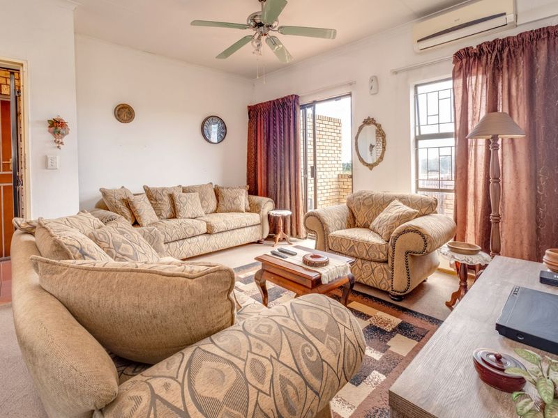 Townhouse For Sale in Wilgeheuwel - Photo 4