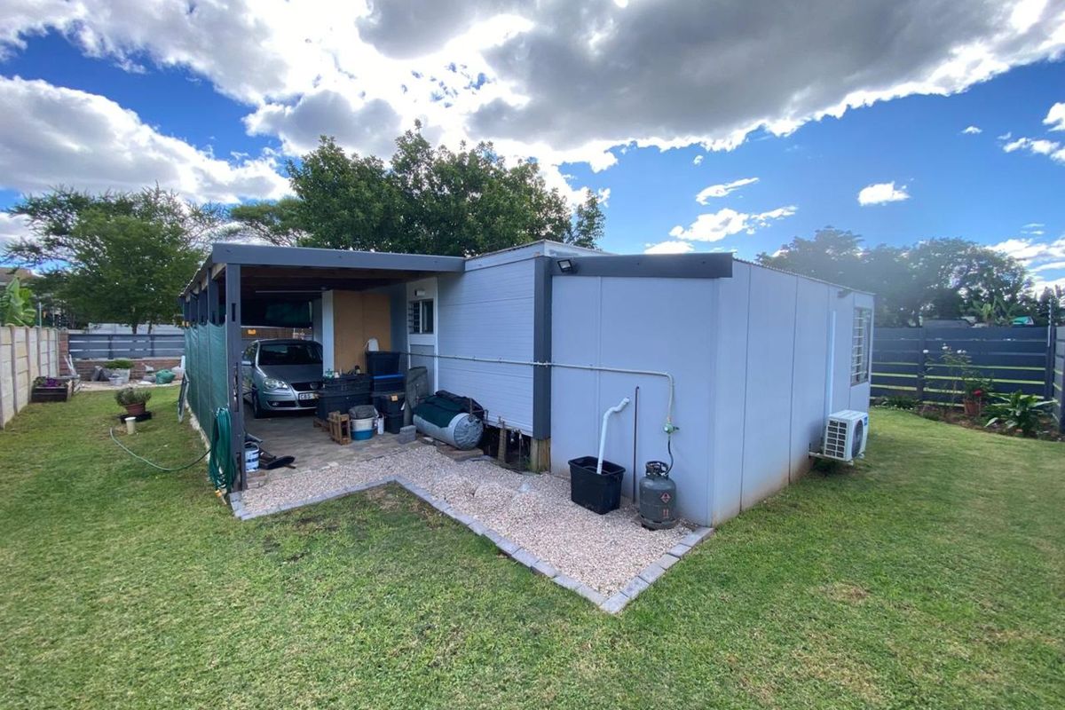 House For Sale in Riverside - Photo 4