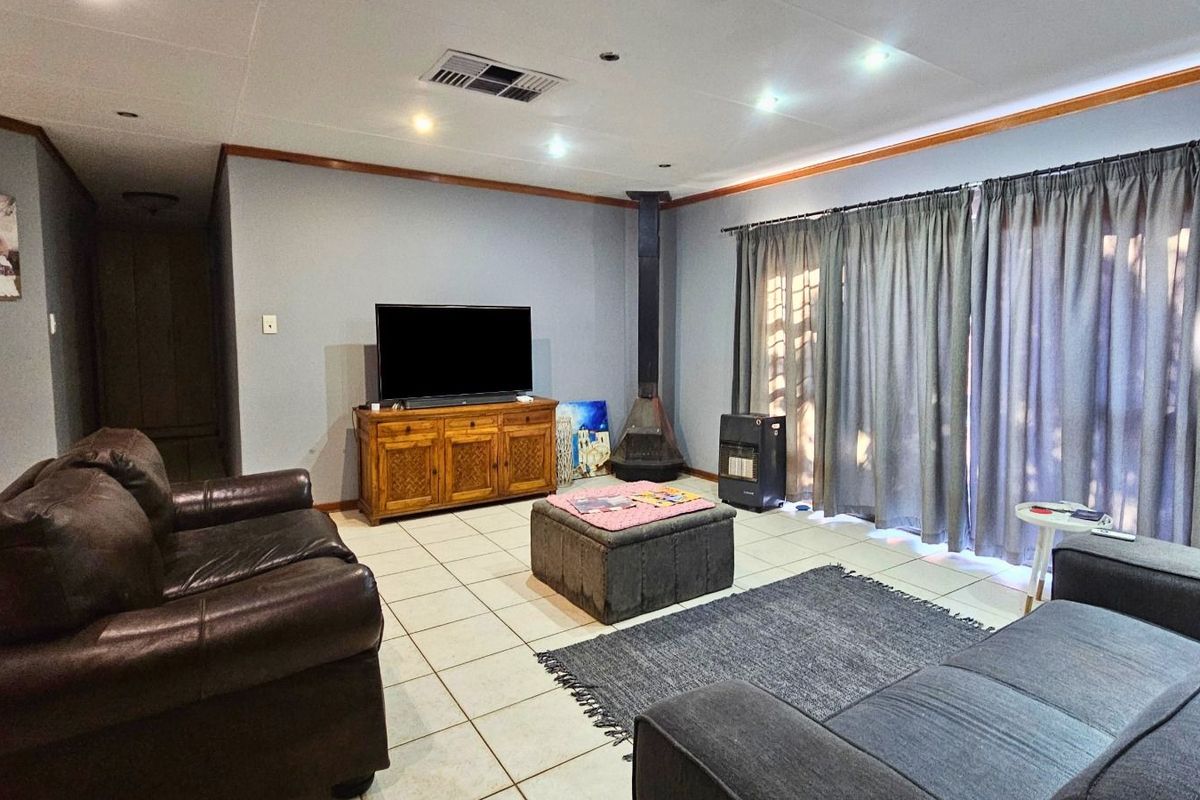 House For Sale in Hillcrest - Photo 2