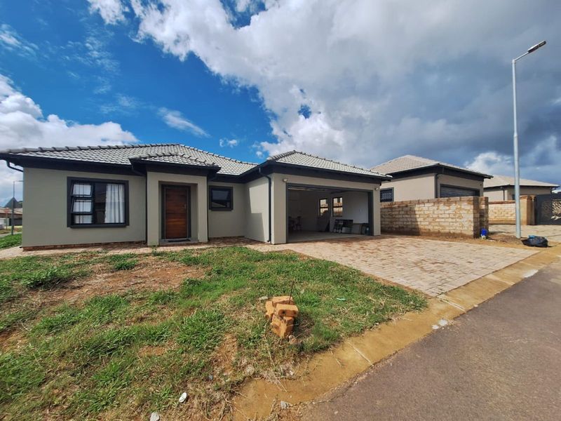 House For Sale in Rayton Central - Photo 2