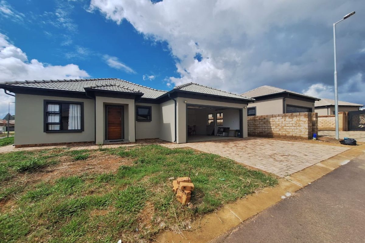 House For Sale in Rayton Central - Photo 2