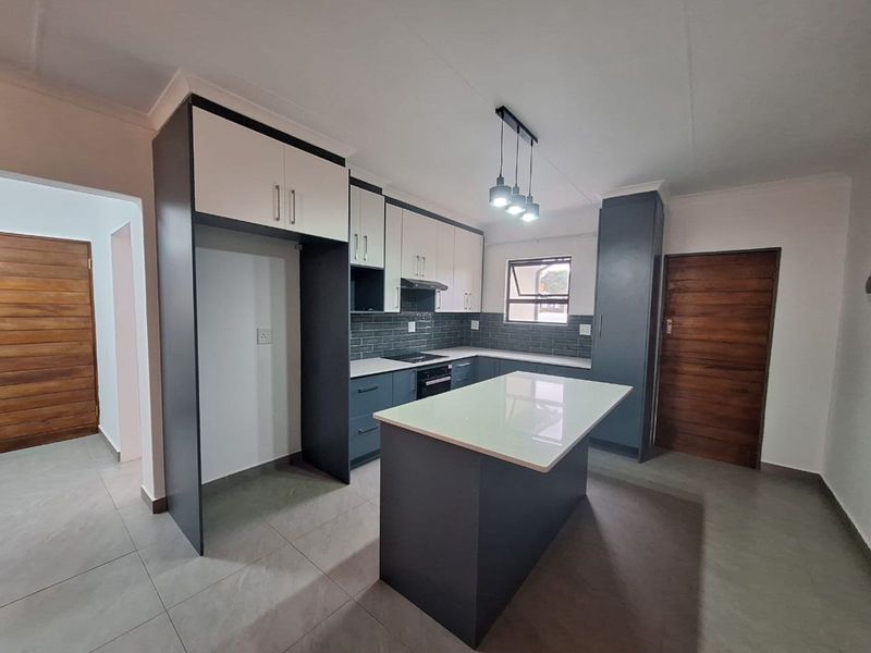 House For Sale in Rayton Central - Photo 3