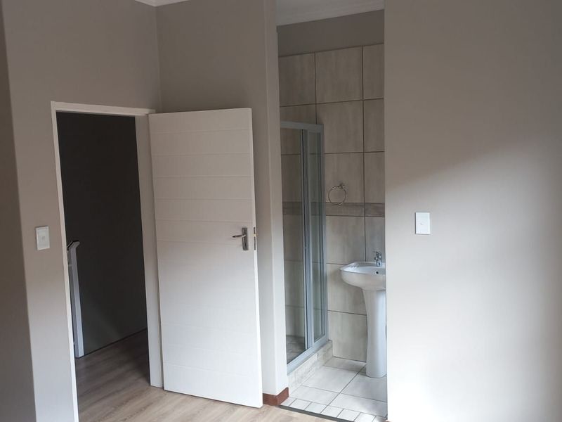 Apartment To Rent in Trichardt - Photo 8