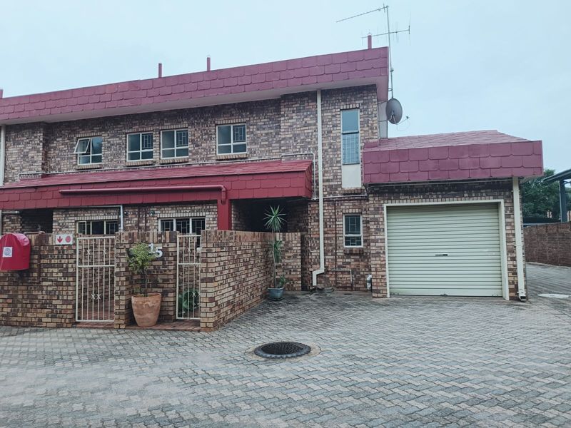 Townhouse To Rent in Wonderboom - Photo 2