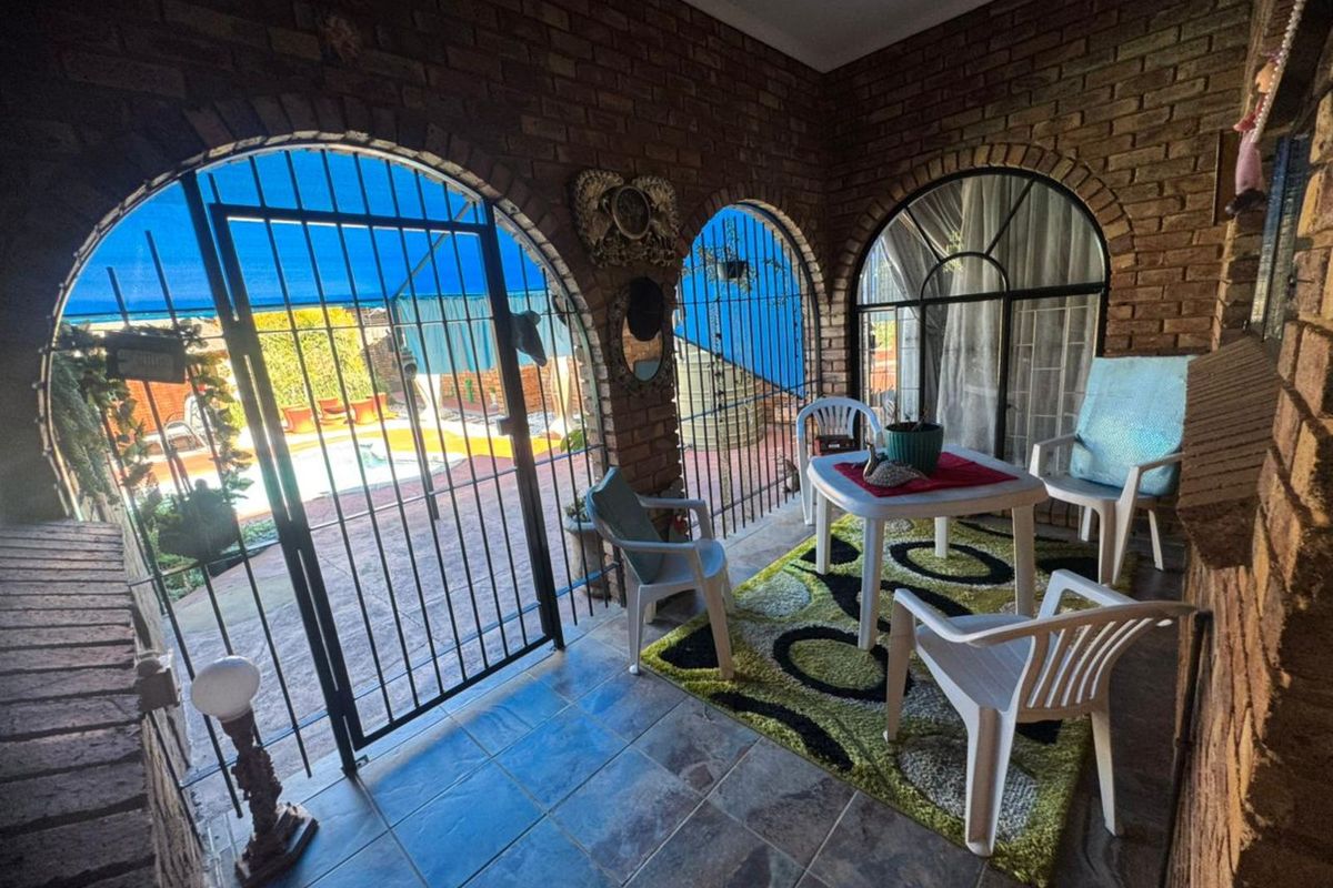 House For Sale in Mountain View - Photo 3