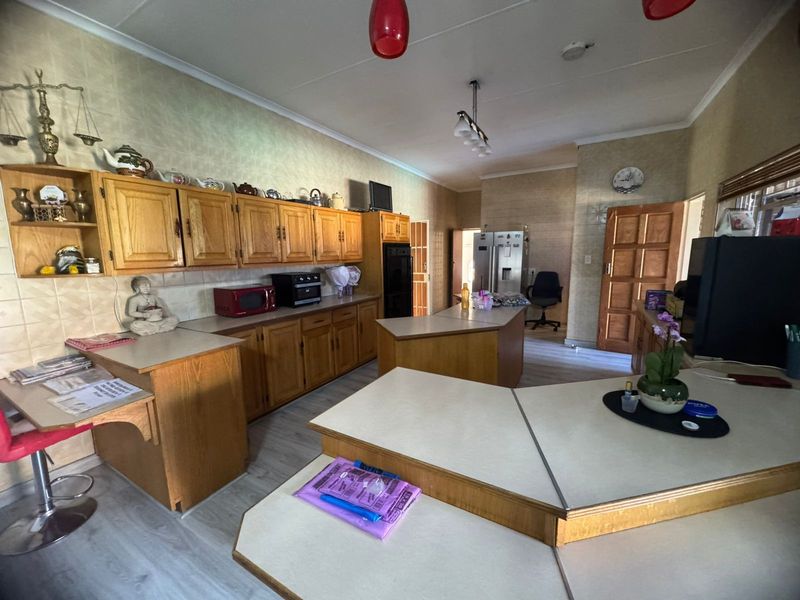 House For Sale in Mountain View - Photo 9