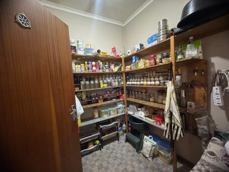 House For Sale in Mountain View - Photo 8