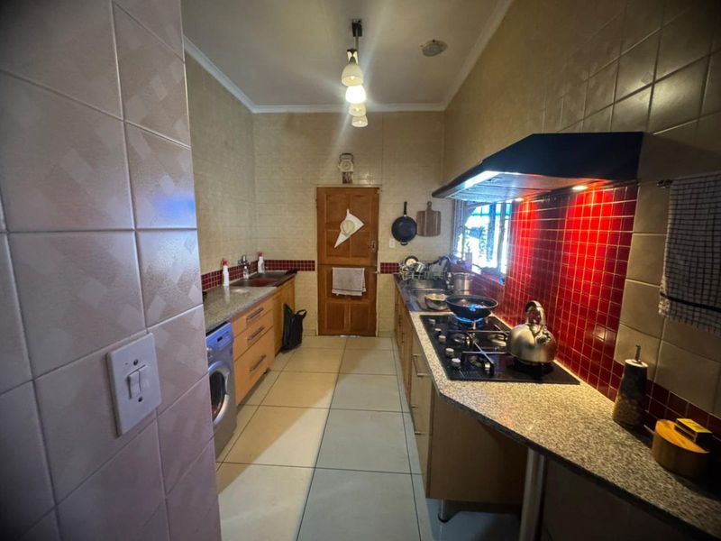 House For Sale in Mountain View - Photo 7