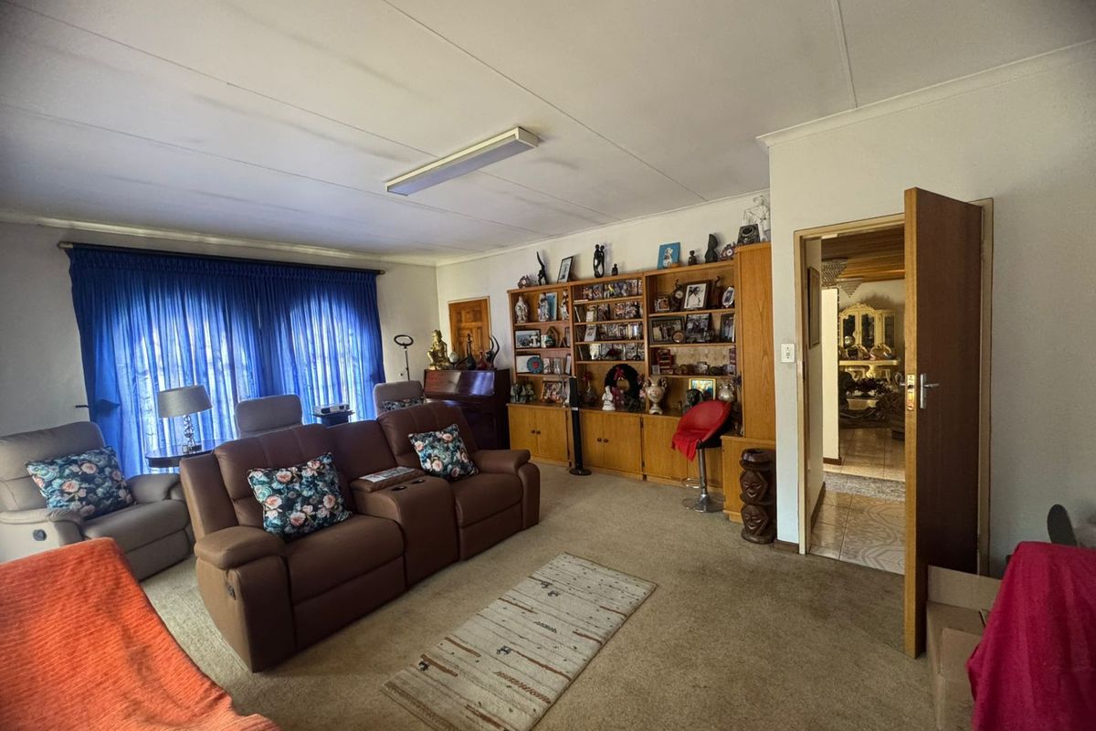 House For Sale in Mountain View - Photo 4