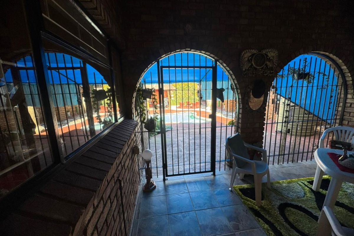 House For Sale in Mountain View - Photo 2