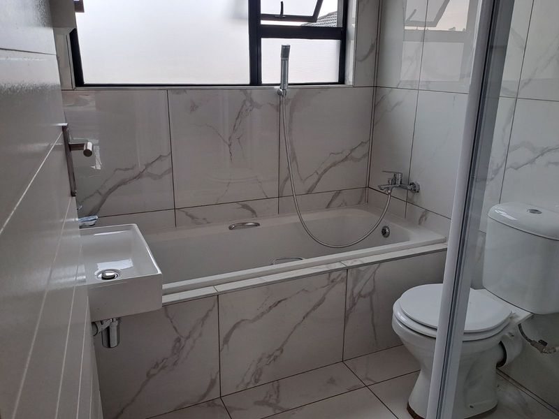 House For Sale in Rayton Central - Photo 6