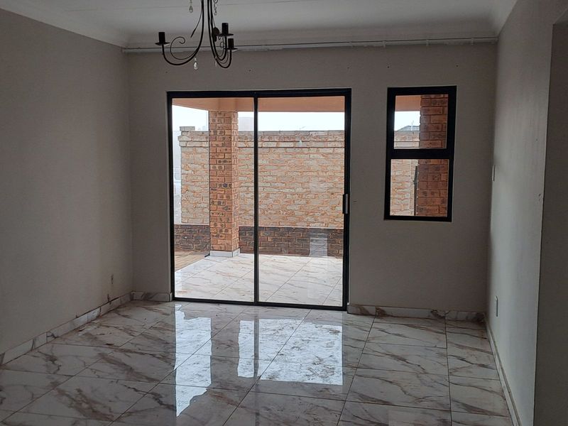 House For Sale in Rayton Central - Photo 5