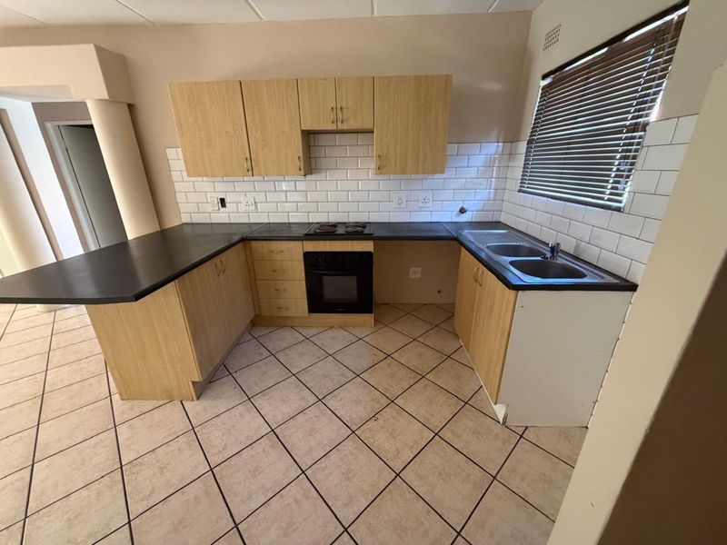 Apartment To Rent in North Riding - Photo 6