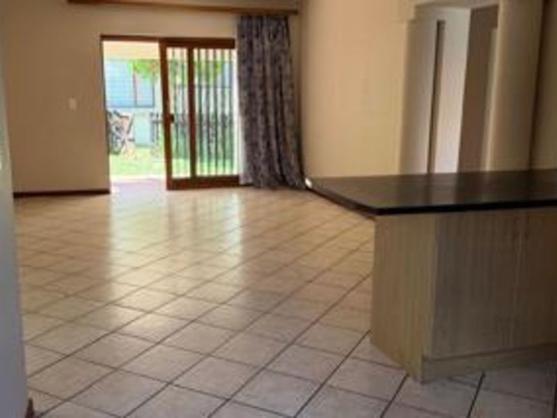 Apartment To Rent in North Riding - Photo 4