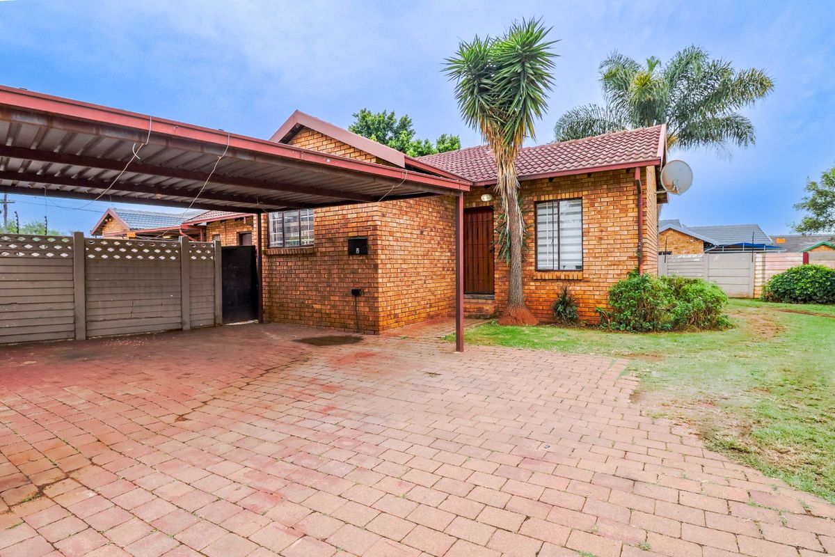 House For Sale in Heuweloord - Photo 2