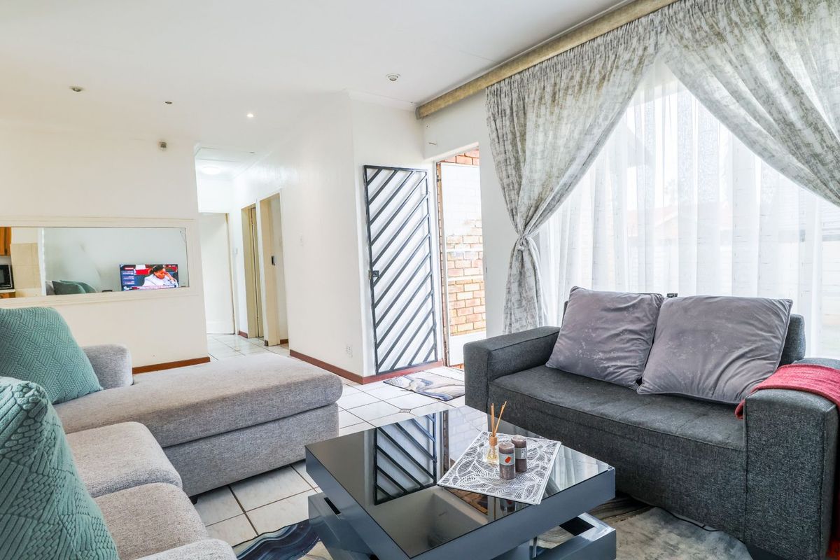 House For Sale in Heuweloord - Photo 4