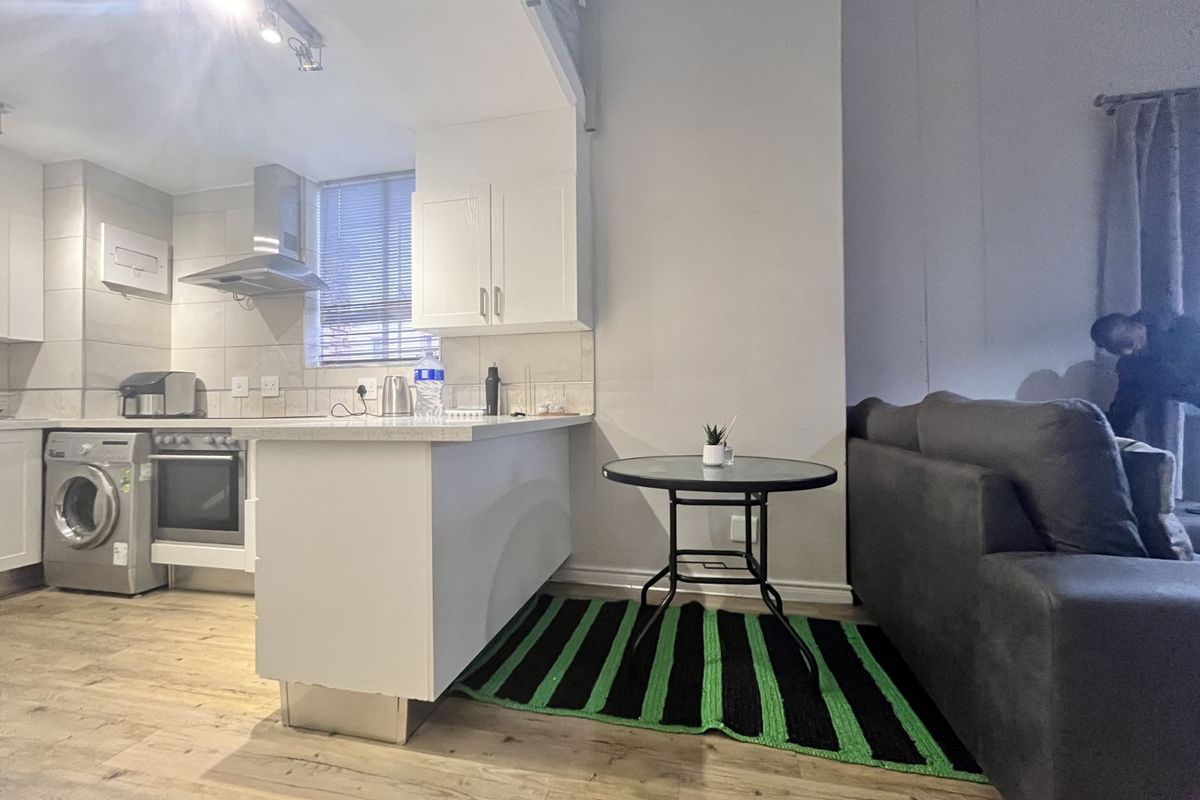 Apartment For Sale in Hillcrest - Photo 3