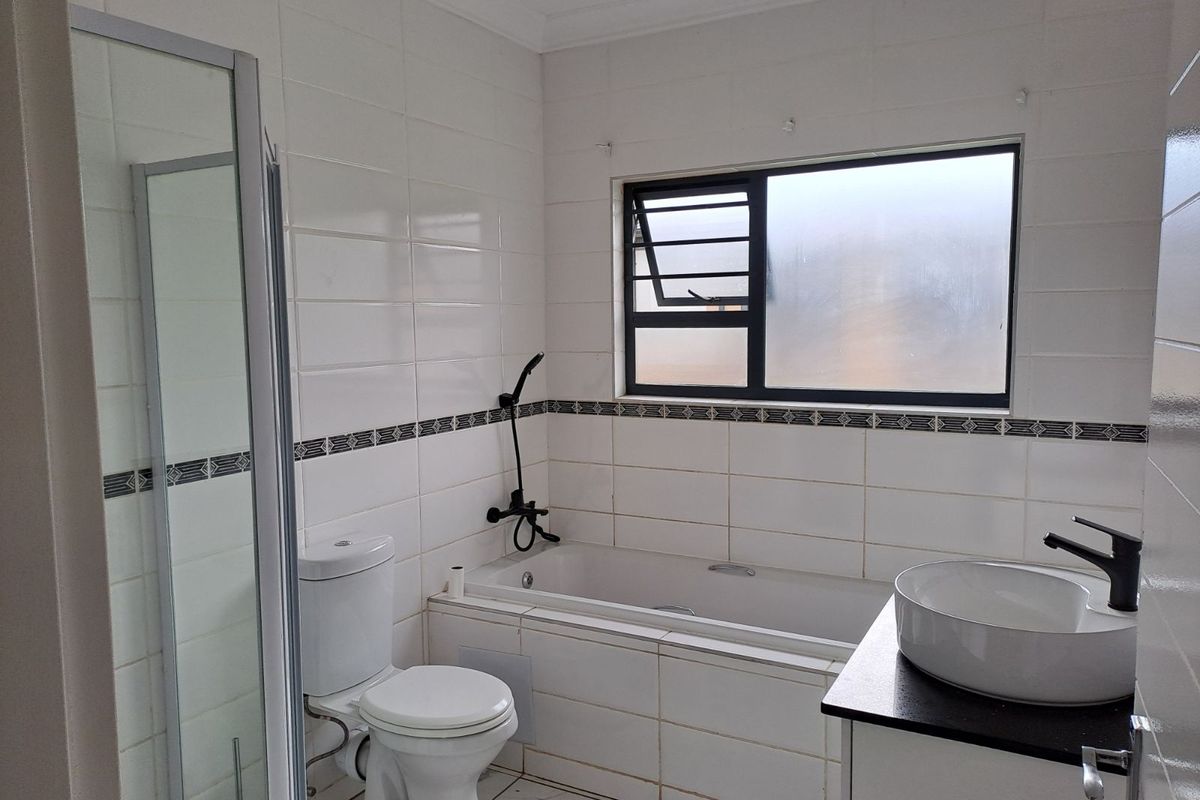 House For Sale in Rayton Central - Photo 5