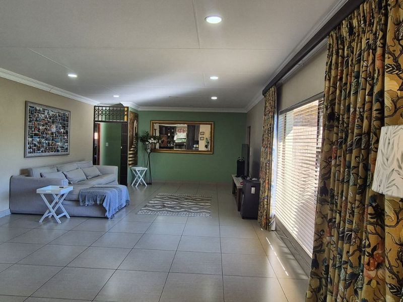 House For Sale in Lydenburg Central - Photo 10