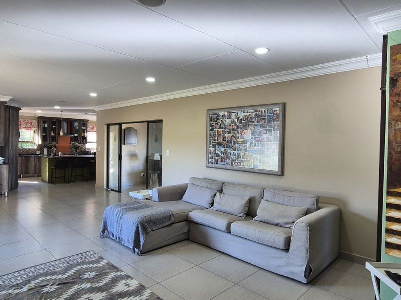 House For Sale in Lydenburg Central - Photo 9