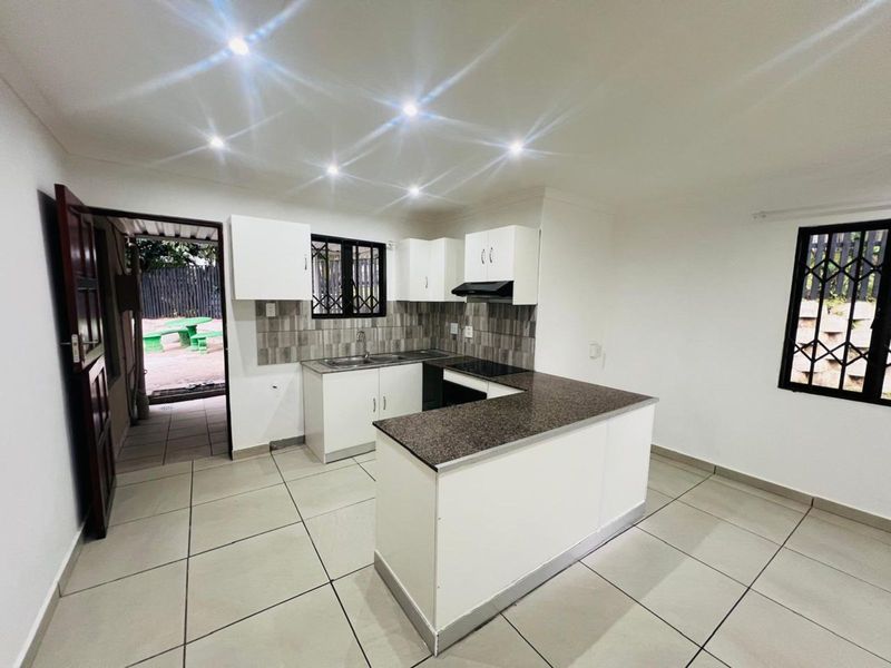 House To Rent in Sarnia - Photo 8