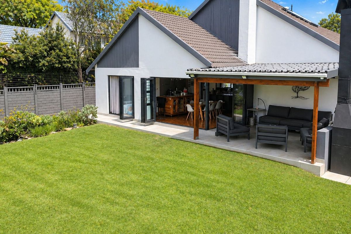 House For Sale in Blairgowrie - Photo 2