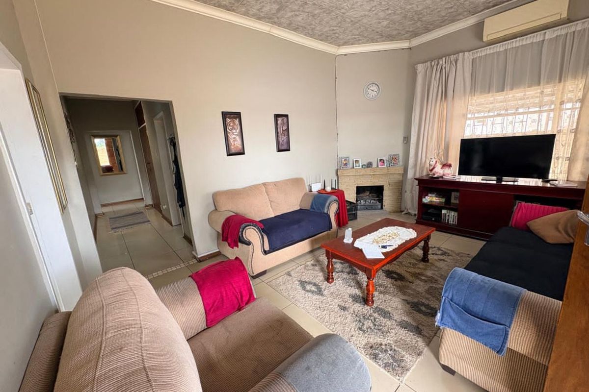 House For Sale in Riviera - Photo 2
