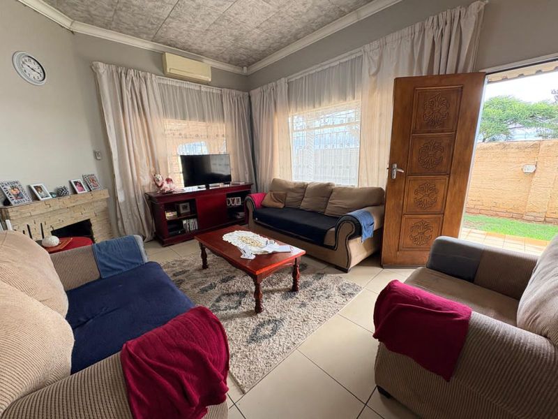 House For Sale in Riviera - Photo 3