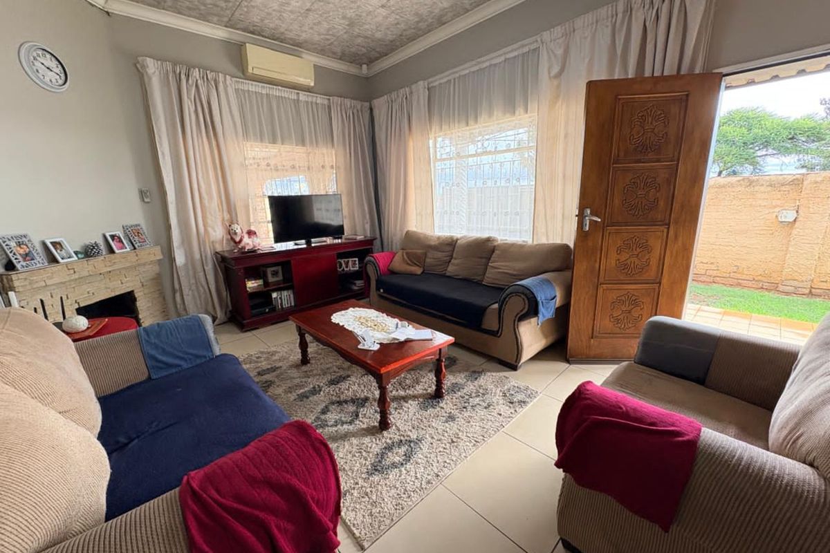 House For Sale in Riviera - Photo 3