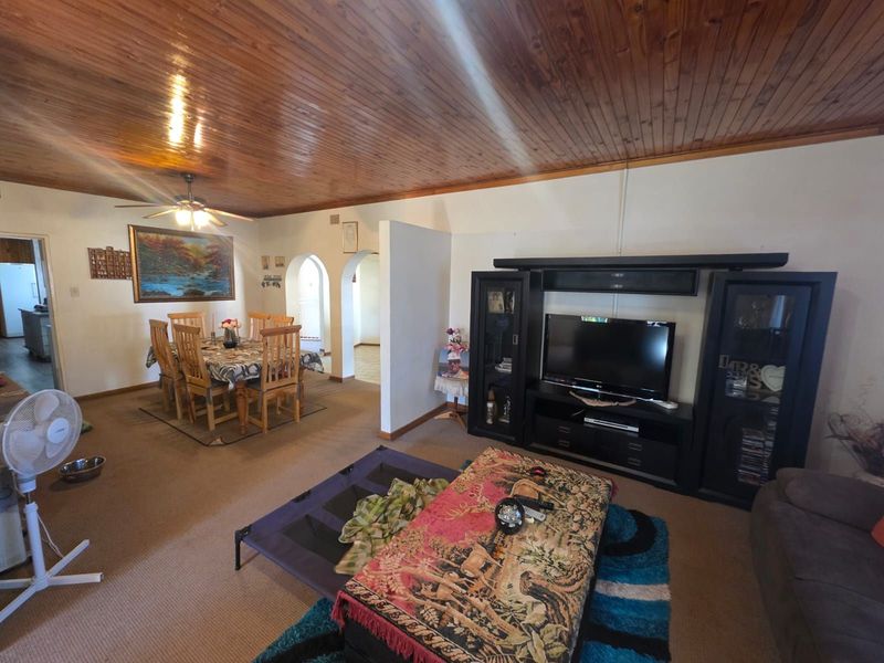 House For Sale in Heuwelsig - Photo 2