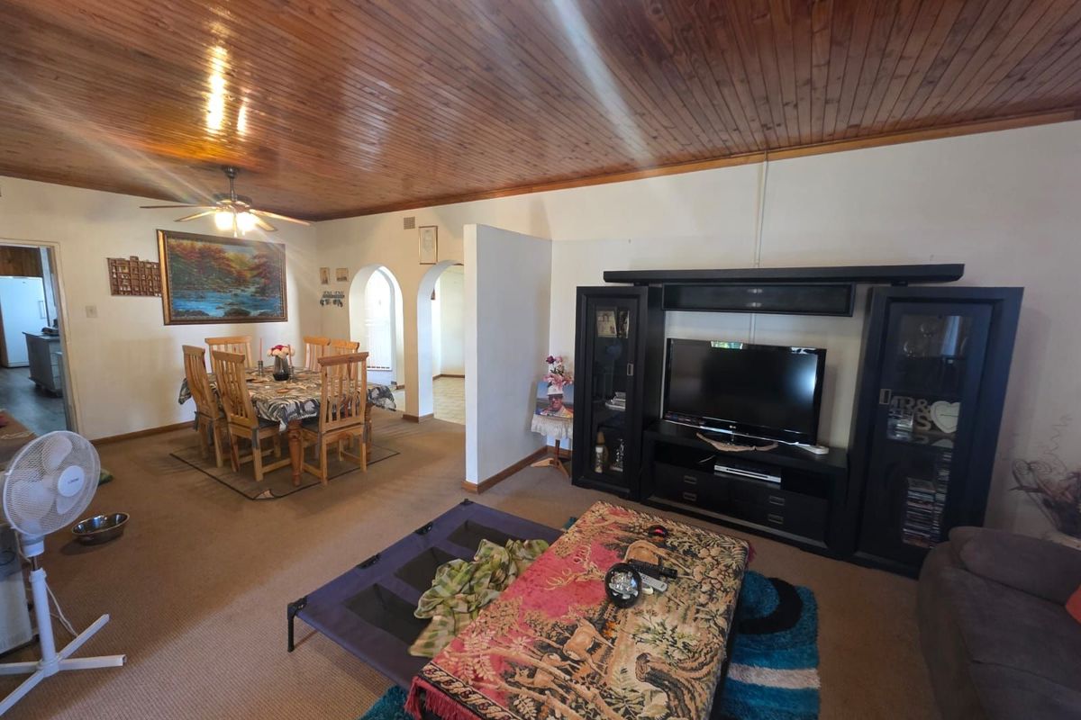House For Sale in Heuwelsig - Photo 2