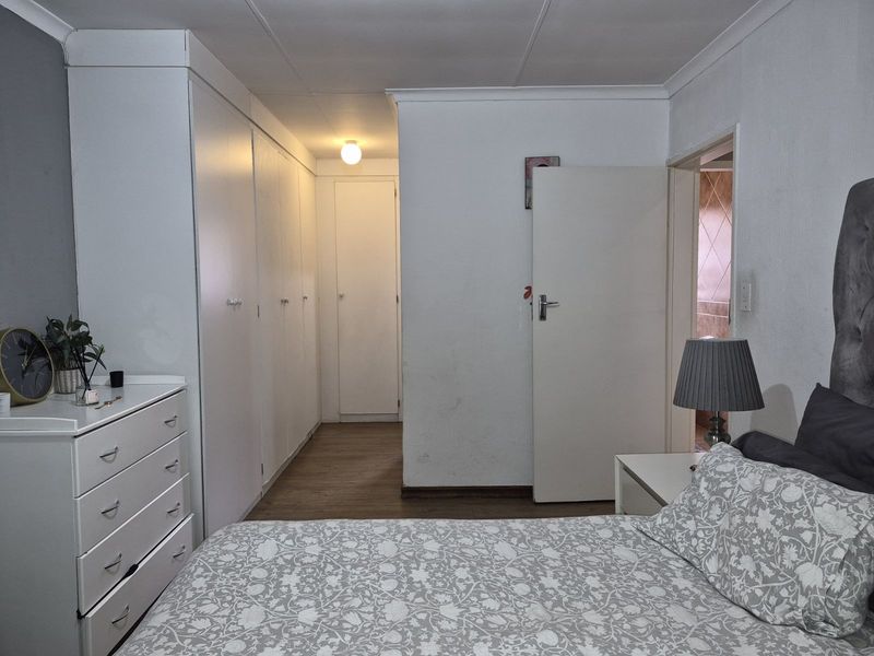 Townhouse For Sale in Equestria - Photo 10