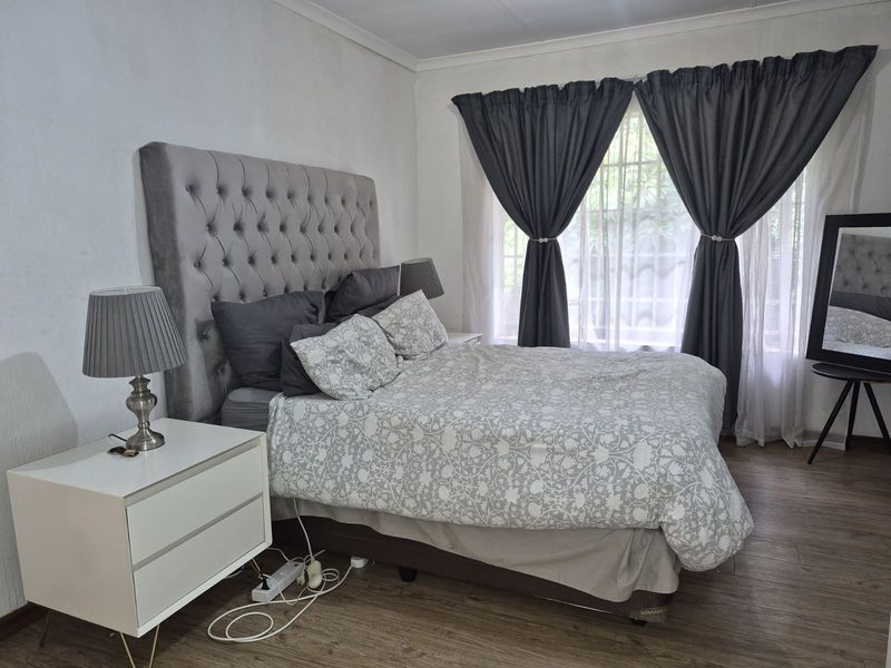 Townhouse For Sale in Equestria - Photo 9