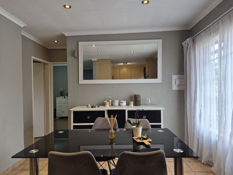 Townhouse For Sale in Equestria - Photo 3